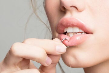 Qué riesgos conlleva un piercing en el labio